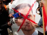 Betogingen tegen Assad bij de Syrische ambassade in Londen.