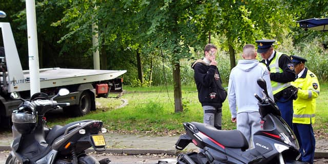 Veertien bekeuringen uitgedeeld bij brom- en snorfietscontrole in Breda