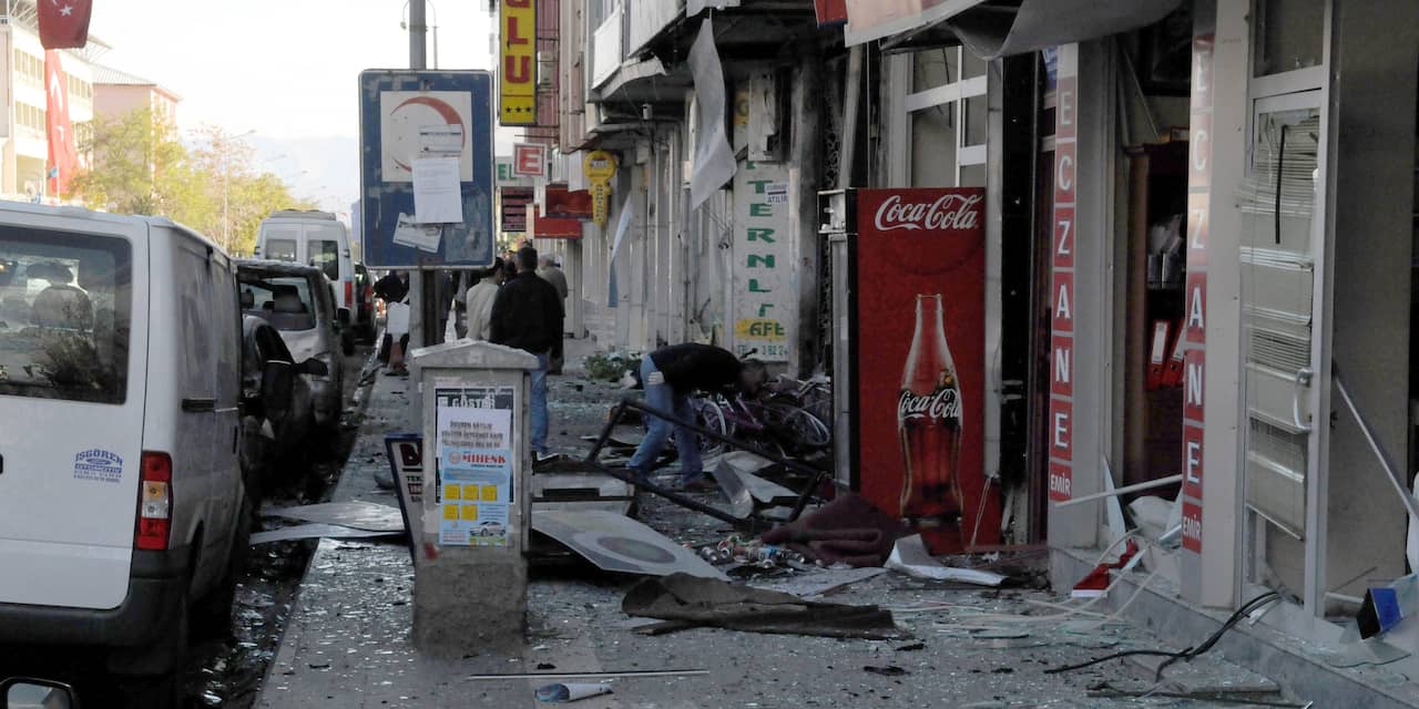 Bom ontploft bij Turks partijkantoor
