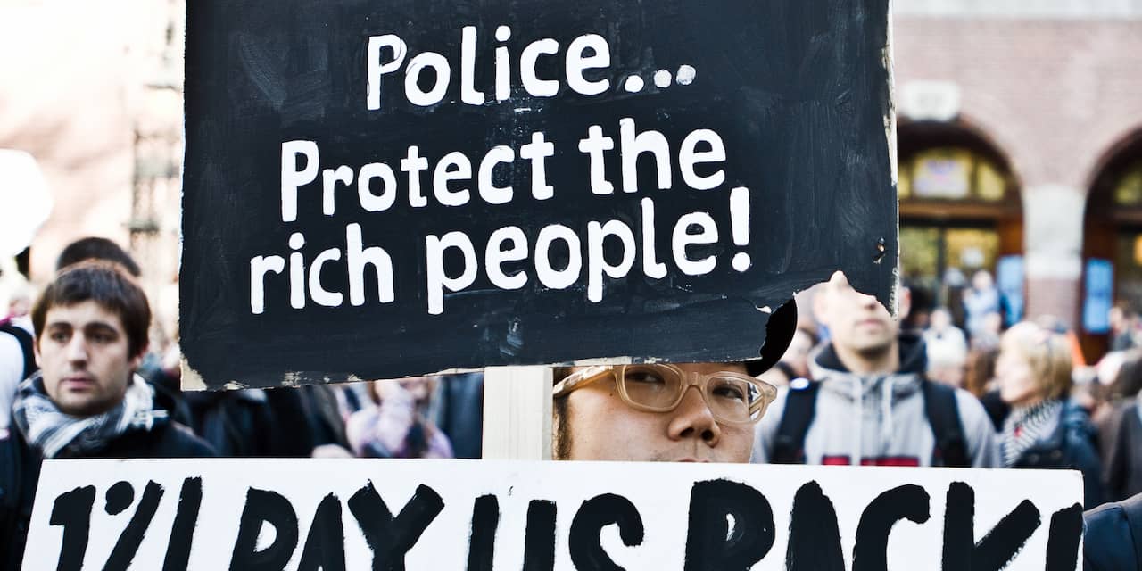 Occupy Wall Street betoogt tegen politie