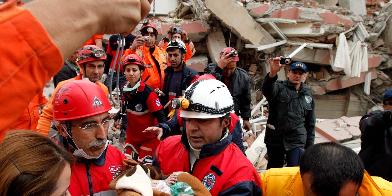 Al 570 doden door aardbeving Turkije