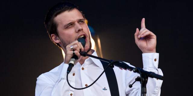 White Lies treedt op tijdens Pinkpop 2011