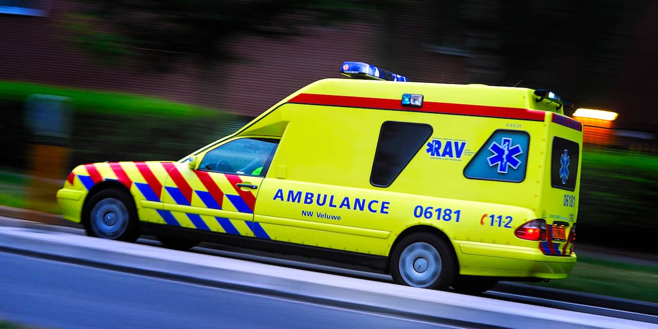 Bestuurder snorscooter ernstig gewond na aanrijding Amstelveenseweg