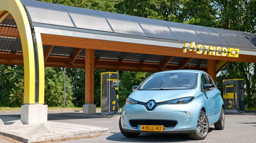 Fastned laat aandeelhouders auto levenslang gratis laden