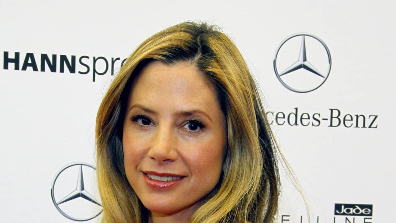 Mira Sorvino speelt alcoholistische moeder in The Class Project | Films &  Series | NU.nl