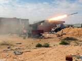 Vrijdag 7 oktober: In de Libische stad Sirte zijn vrijdag zwarte gevechten uitgebroken. Troepen van het nieuwe bewind bestoken een congrescentrum dat als basis dient voor strijdkrachten die trouw zijn aan Muammar Kaddaf