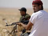 In Libië zetten strijders van de nieuwe machthebber de gevechten tegen Kaddafi-getrouwen in diens laatste drie overgebleven 'bolwerken' voort. Woensdag meldt de Overgangsraad dat Sabha is 'gevallen'. Op de foto gevechten rond Bani Walid. Ook om Kaddafi's geboorteplaats Sirte wordt nog gestreden.