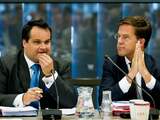 Premier Mark Rutte  en minister Jan Kees de Jager dinsdag bij het overleg met de vaste commissie voor Financiën van de Tweede Kamer over de steun aan het noodlijdende Griekenland.