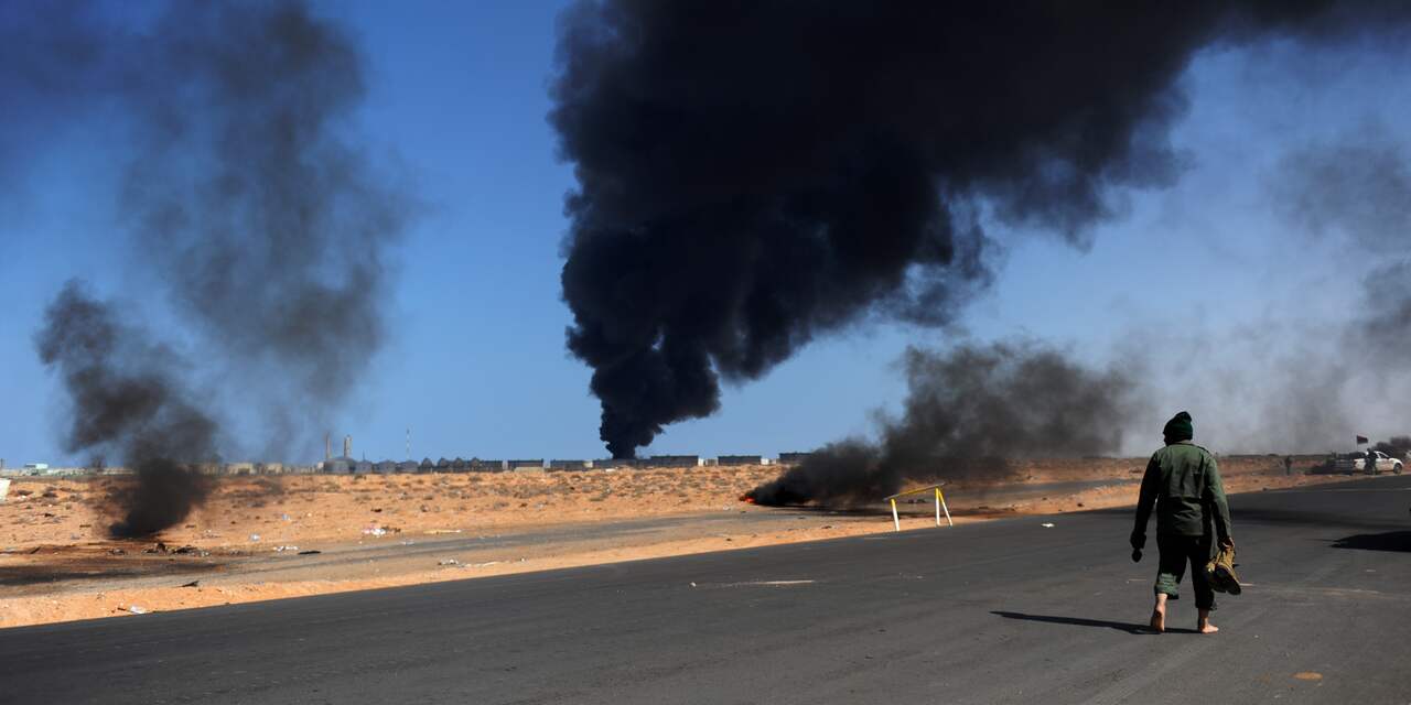 Strijders Kaddafi vallen raffinaderij aan