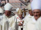 Zondag 19 juni: Paus Benedictus XVI, leider van de ministaat Vaticaanstad, op staatsbezoek in de andere door Italië omsloten dwergstaat: San Marino.