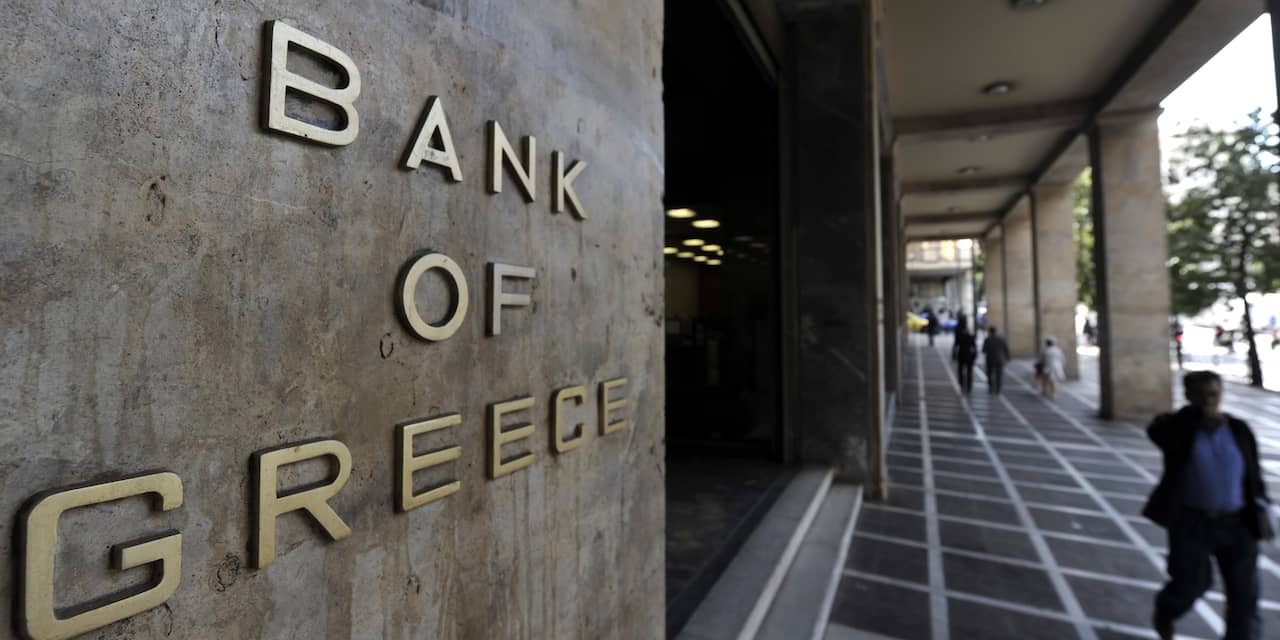 Grootste bank Griekenland diep in het rood
