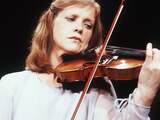 Emmy Verhey wil na 52 jaar wel eens zonder viool op pad