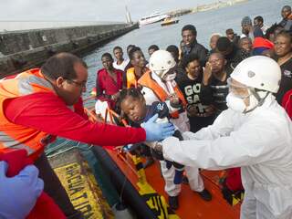 Honderden bootvluchtelingen opgepikt op weg naar Spanje