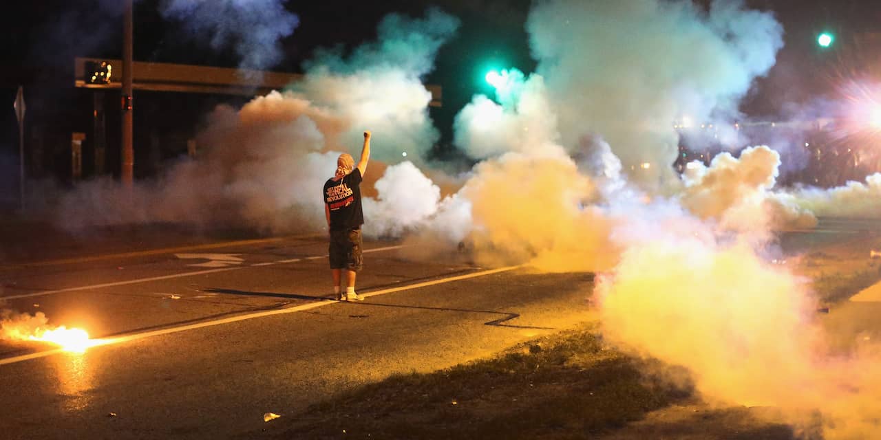 Traangas ingezet bij rellen Amerikaanse stad Ferguson