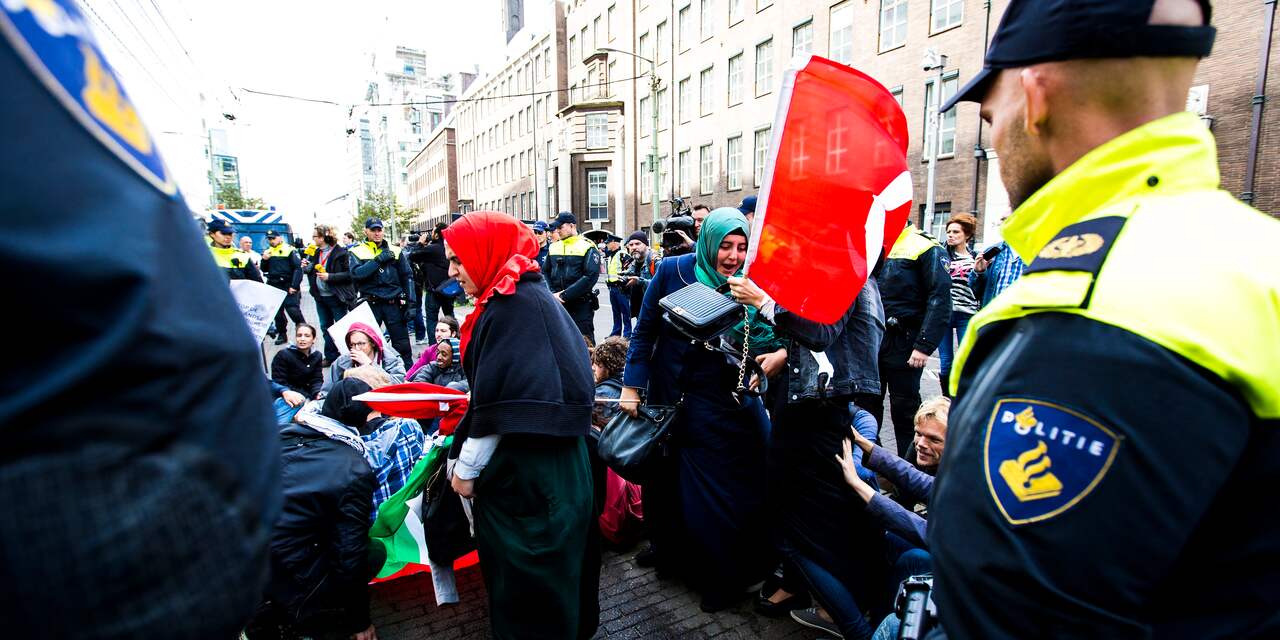 Demonstratie tegen racisme op Haagse demonstratiedag