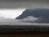 Onder het aardoppervlak rondom de Bardarbunga, gelegen onder de gletsjer Vatnajökull, borrelt en schudt het al enkele dagen.