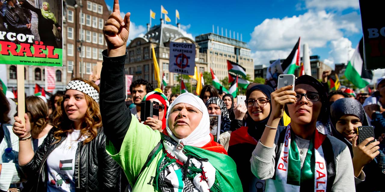 Demonstranten pro- en anti-Israël krijgen Dam om de beurt