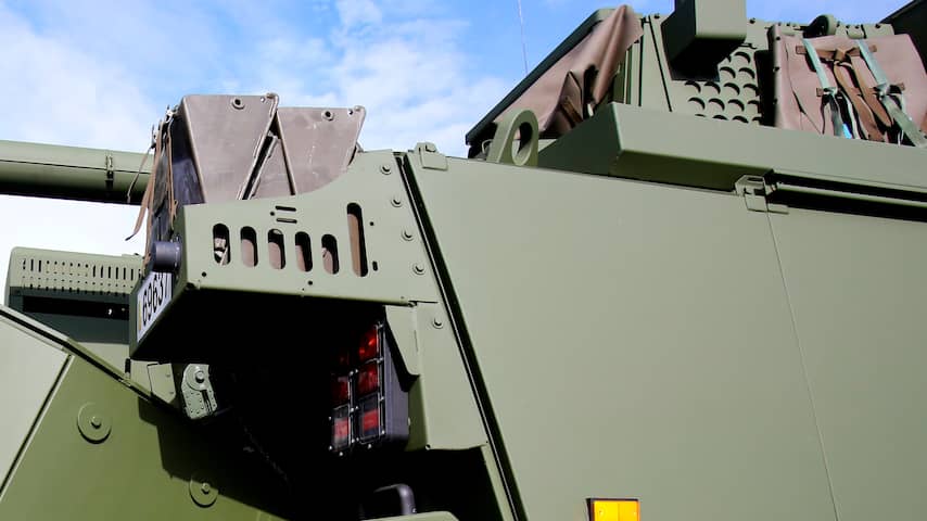 Vijf Belgische pantservoertuigen botsen op N69 bij Valkenswaard