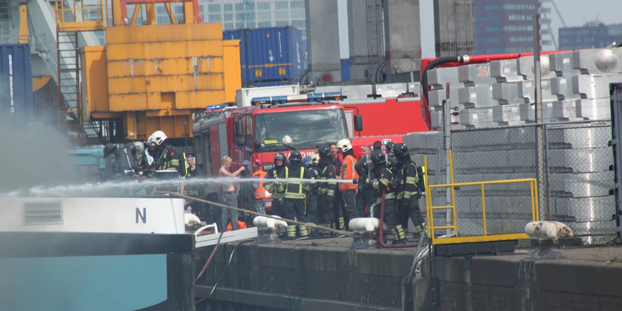 Brand in schip Rotterdamse haven