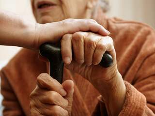 zorg bejaard verzorgingstehuis dement bejaardenzorg