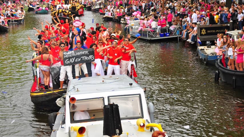 Eerste Turkse boot op Gay Parade  2012