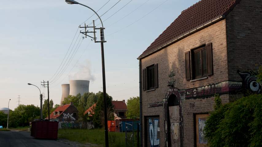 Verlaten stadje Doel met kerncentrale