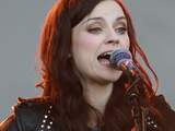 DEN HAAG - De Schotse zangeres Amy MacDonald heeft een optreden op Parkpop in Den Haag gegeven.