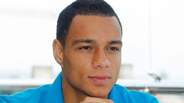 Van der Wiel en Beckham op de bank bij PSG | NU - Het ...