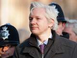 Julian Assange, de oprichter van de onthullingswebsite WikiLeaks, vindt dat de Zweedse aanklager niet het recht heeft zijn uitlevering te bevelen. Dat hebben zijn advocaten woensdag in Londen betoogd bij het hoger beroep tegen zijn uitlevering.
