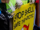 Greenpeace bezet hoofdkantoor Shell Den Haag