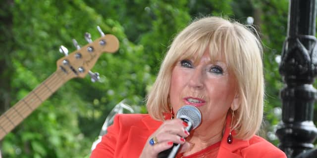 Willeke Alberti tijdens Houtmansplantsoen concert in Gouda