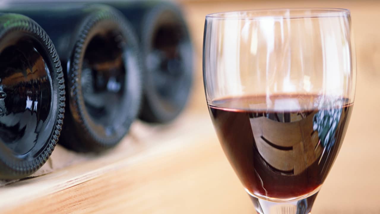 Beeld uit video: Feit of fabel: Is elke dag een glas rode wijn goed voor je?