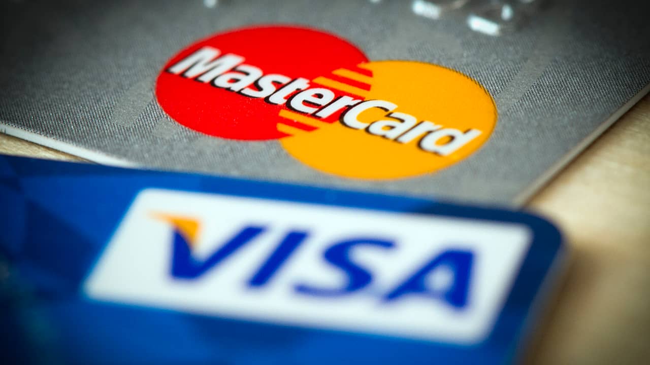 Visa en Mastercard boycotten Russische bank | Economie | NU.nl