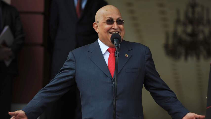 Chavez toont kale kop