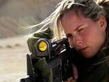 Vrouw met geweer vrouwelijke soldaat Israel