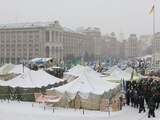 Ondanks de hevige sneeuwval gaan de protesten in Kiev tegen een belastingplan van de Oekraense regering gewoon door.