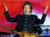 Paul McCartney treedt op.