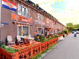 AMSTERDAM - De Orionstraat in Amsterdam is door RADIONL uitgeroepen tot Mooiste Oranjestraat van Nederland.

De straat werd beoordeeld op onder andere oranjegezindheid, originaliteit en kennis van het Wilhelmus. Op alle fronten is de Orionstraat de winnaar geworden. De straat wint een compleet gratis aangeboden muziekfeest inclusief Nederlandse hapjes en optredens.

Twee jaar geleden, tijdens het WK in Zuid-Afrika, werd de straat uitgeroepen tot mooiste oranjestraat van de stad.  