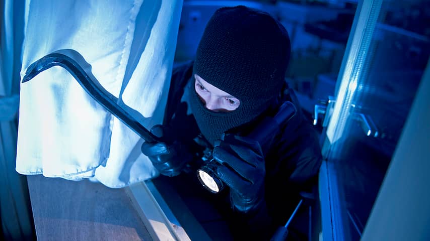 Inbreker woonboot houdt meerdere politie-eenheden bezig