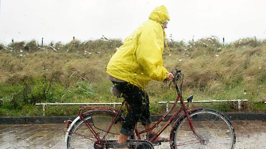 Worstelen met wind en regen in Noordwijk