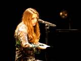 Birdy bescheiden tijdens eerste concert in Nederland
