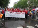 Ook team Langedijk heeft de roparun weer volbracht. Ze komen Rotterdam met z'n alle binnen. Jammer van het weer. Op dat moment regende het.