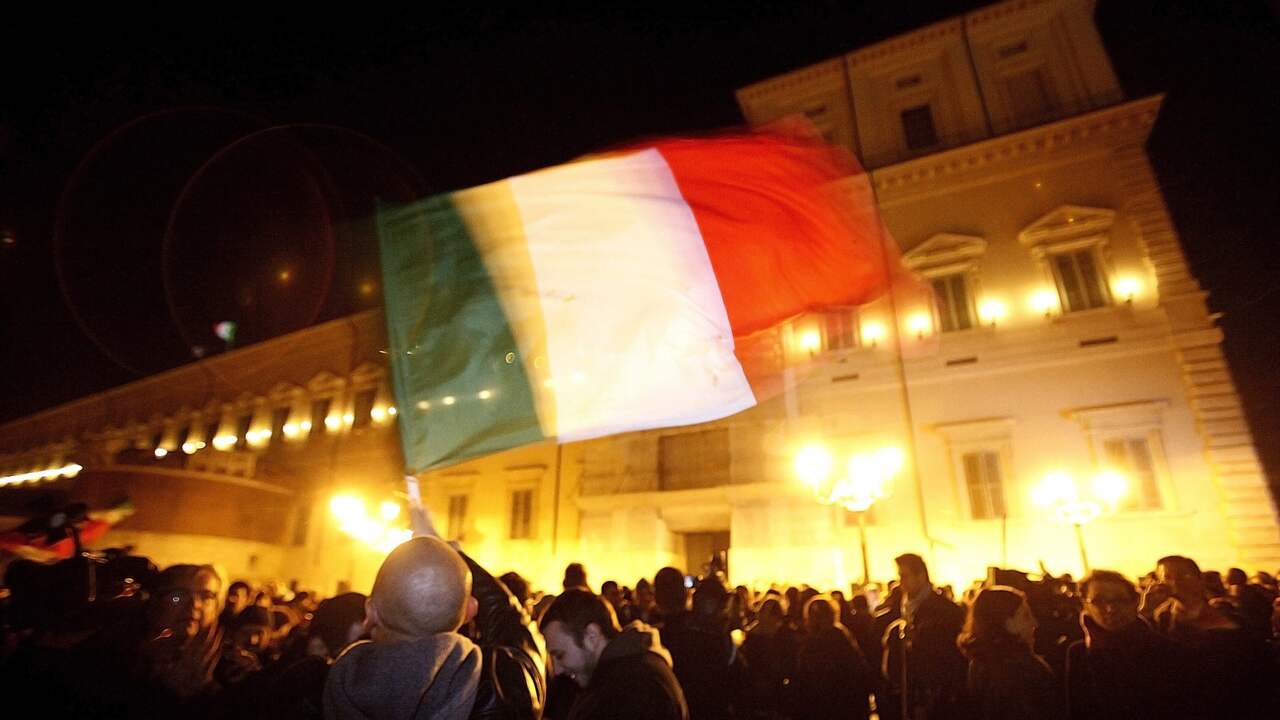 народы италии. митинг в италии. протесты в италии 2021. население италии. протесты в италии.