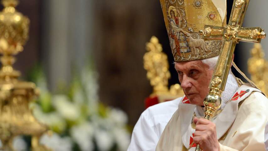 Paus Benedictus XVI opent viering Pasen
