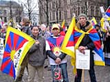 Het is vandaag 50 jaar geleden dat op 10 maart 1959 in Lhasa, Tibet, een massale volksopstand plaatsvond tegen de Chinese onderdrukking. De opstand werd door het Volksbevrijdingsleger bloedig neergeslagen. Vandaag werd op het Plein in Den Haag een manifestatie gehouden.