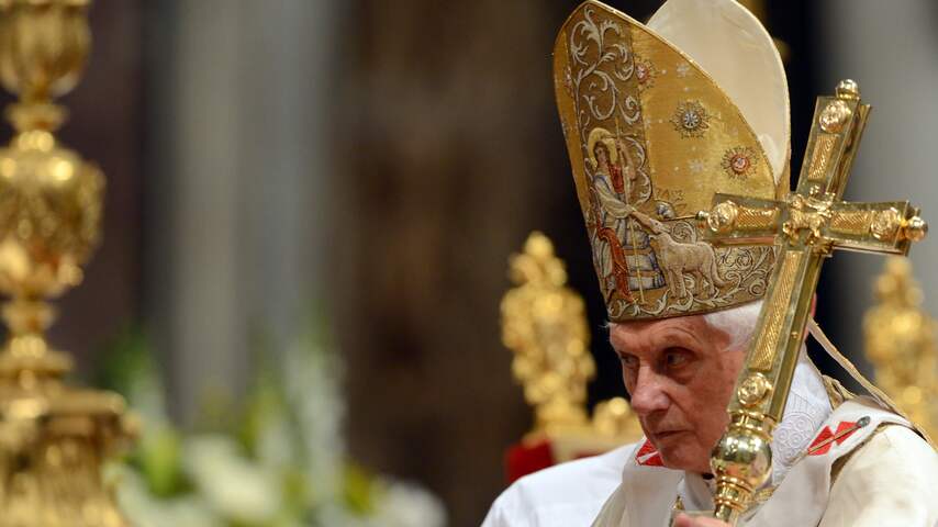 Paus Benedictus XVI opent viering Pasen