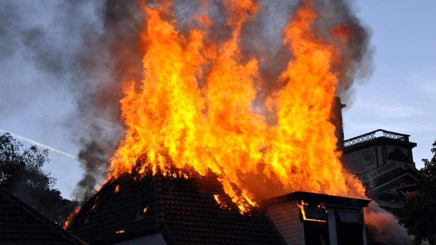 Zeer grote brand verwoest woning in Sappemeer