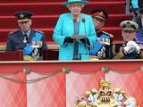 Militaire parade voor koningin Elizabeth II