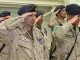 Afgelopen week hebben 95 Nederlandse militairen op Mazar-e-Sharif de NAVO-medaille ontvangen. De gedecoreerden maken deel uit van de Air Task Force (ATF), Regional Command (RC) North en het Network Information Centre (NIC). De medailles werden uitgereikt door de Directeur Operaties C-LSK commodore Paul Mulder, commandant vliegbasis Volkel Peter Tankink en commandant ATF overste Arins.

56 militairen hadden de medaille al tijdens een eerdere missie ontvangen en kregen het cijfer twee en een certificaat uitgereikt. 

Militairen krijgen de NAVO-medaille, of het zogenaamde 2-tje, omdat zij meer dan 30 dagen onafgebroken in uitzendgebied zijn geweest. In dit geval ten behoeve van de ISAF-operatie.

Het luchtmachtdetachement ondersteunt momenteel de Nederlandse politietrainingsmissie in Kunduz met vier F-16s.


Foto's: Sgt1 Ron van Dijk en PAO