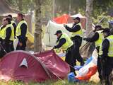 Ter Apel - Het tentenkamp bij het AZC in Ter Apel is woensdagmiddag door de politie ontruimd. Dit is samen met de Mobiele Eenheid gebeurd. Vele asielzoekers zijn vrijwillig vertrokken. Degene die geen gehoor gaven aan het verzoek om te vertrekken, werden aangehouden. De tenten zijn inmiddels door de ME afgebroken.